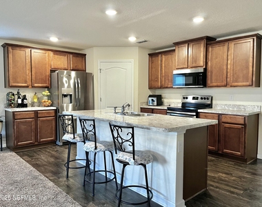 124 Cody Street - Photo Thumbnail 5