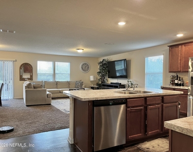 124 Cody Street - Photo Thumbnail 4