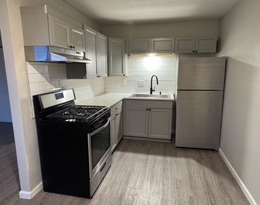 3240 Heatherton Drive - Photo Thumbnail 3