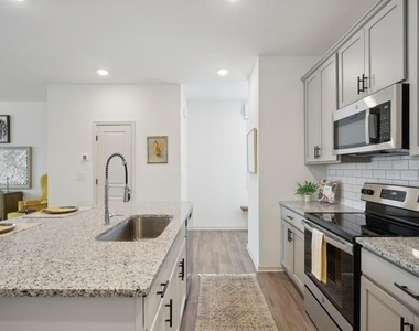 111 Lipscomb Circle Se - Photo Thumbnail 8