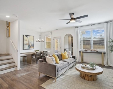 111 Lipscomb Circle Se - Photo Thumbnail 5
