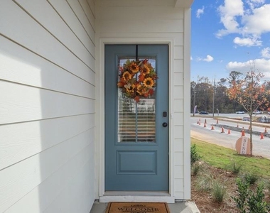 111 Lipscomb Circle Se - Photo Thumbnail 1