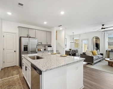 111 Lipscomb Circle Se - Photo Thumbnail 6