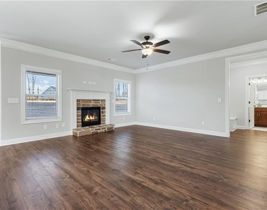 1647 Jasper Drive - Photo Thumbnail 3