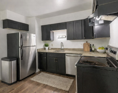 4860 Creekview Road - Photo Thumbnail 3