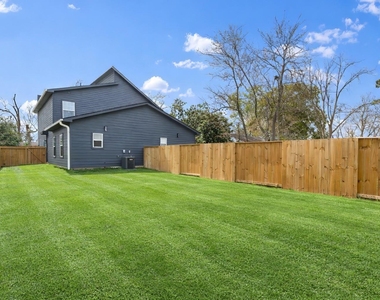 8001 Talton Street - Photo Thumbnail 7