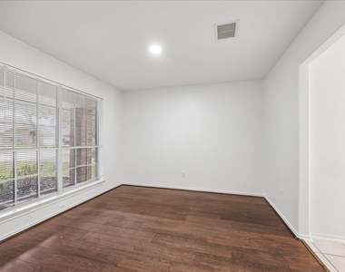 5606 Cozy Terrace Lane - Photo Thumbnail 4
