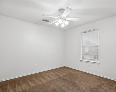 5606 Cozy Terrace Lane - Photo Thumbnail 13
