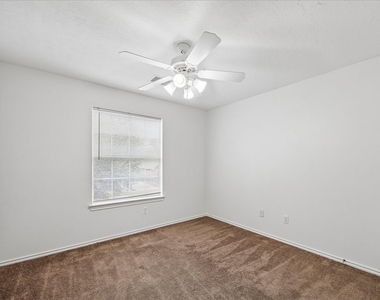 5606 Cozy Terrace Lane - Photo Thumbnail 12