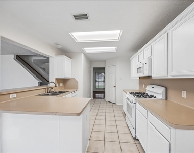5606 Cozy Terrace Lane - Photo Thumbnail 6