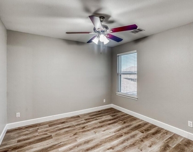 6006 Lovage Avenue - Photo Thumbnail 9