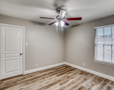 6006 Lovage Avenue - Photo Thumbnail 10