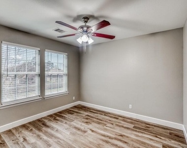 6006 Lovage Avenue - Photo Thumbnail 11