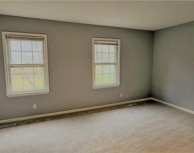 202 Newstead Drive - Photo Thumbnail 9