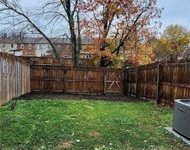202 Newstead Drive - Photo Thumbnail 12