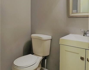 202 Newstead Drive - Photo Thumbnail 5