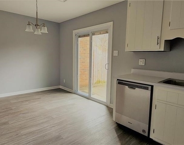 202 Newstead Drive - Photo Thumbnail 8
