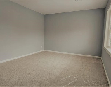 202 Newstead Drive - Photo Thumbnail 3
