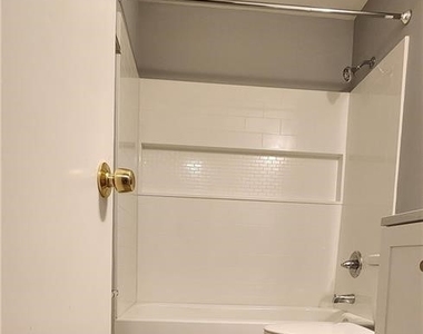 202 Newstead Drive - Photo Thumbnail 10