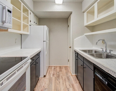 6410 Del Monte Drive - Photo Thumbnail 8