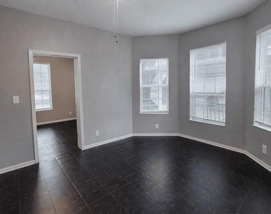 511 W Cleveland Street - Photo Thumbnail 4