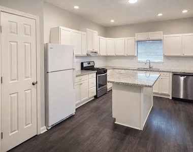 511 W Cleveland Street - Photo Thumbnail 5