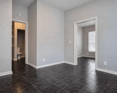 511 W Cleveland Street - Photo Thumbnail 11