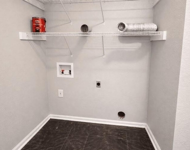 511 W Cleveland Street - Photo Thumbnail 12