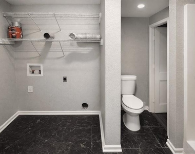 511 W Cleveland Street - Photo Thumbnail 13