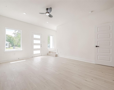 4135 Mallow St Unit B - Photo Thumbnail 5
