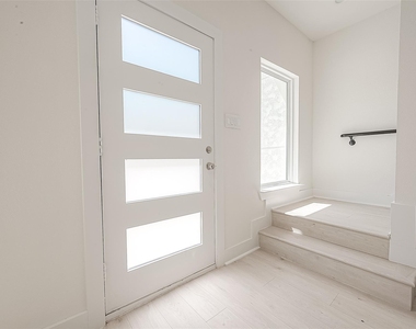 4135 Mallow St Unit B - Photo Thumbnail 2