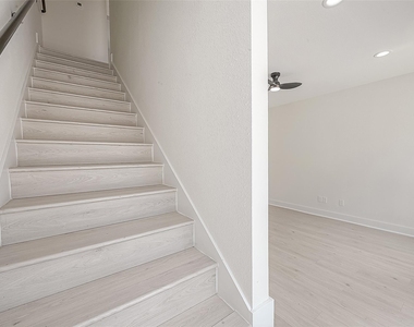 4135 Mallow St Unit B - Photo Thumbnail 3