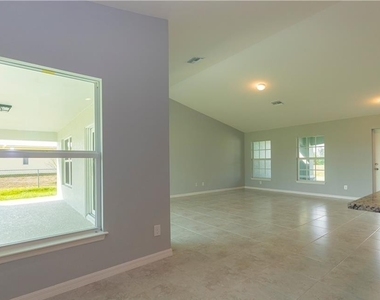 1400 Sw 1st Terrace - Photo Thumbnail 4