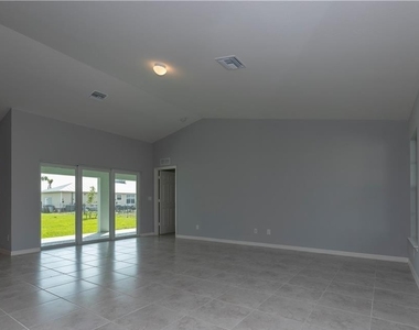 1400 Sw 1st Terrace - Photo Thumbnail 3