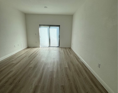 1135 Harvest Avenue - Photo Thumbnail 6