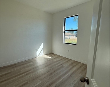 1135 Harvest Avenue - Photo Thumbnail 7