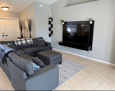 1804 Nw 20th Place - Photo Thumbnail 4