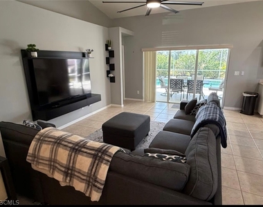 1804 Nw 20th Place - Photo Thumbnail 5