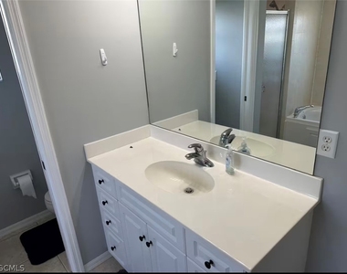 1804 Nw 20th Place - Photo Thumbnail 17