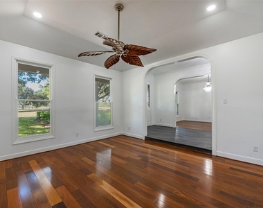 4610 Lea Lane - Photo Thumbnail 9