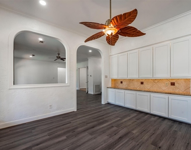 4610 Lea Lane - Photo Thumbnail 15