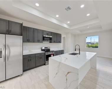 3008 23rd Street Sw - Photo Thumbnail 2