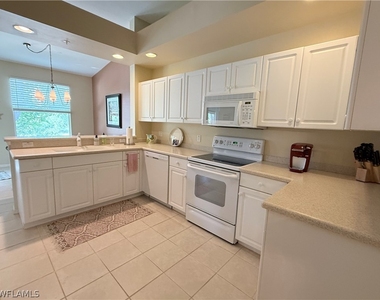 3555 Laurel Greens Lane N - Photo Thumbnail 7