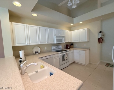3555 Laurel Greens Lane N - Photo Thumbnail 6