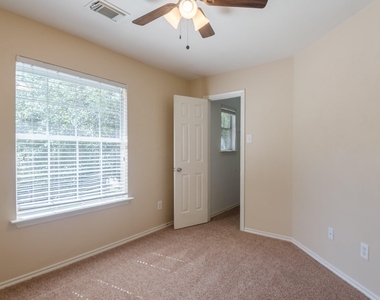6303 Veranda Green Trail - Photo Thumbnail 16