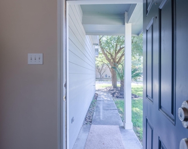 6303 Veranda Green Trail - Photo Thumbnail 3