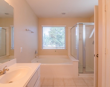 6303 Veranda Green Trail - Photo Thumbnail 22