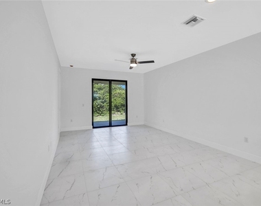 430/432 Bell Boulevard S - Photo Thumbnail 16