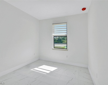 430/432 Bell Boulevard S - Photo Thumbnail 24