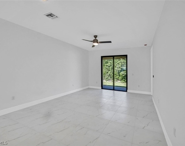 430/432 Bell Boulevard S - Photo Thumbnail 10
